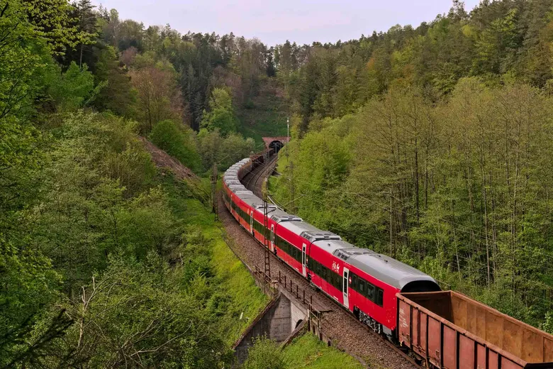 Wenn der Zug den Zug nimmt: Fernverkehrszüge auf Reisen